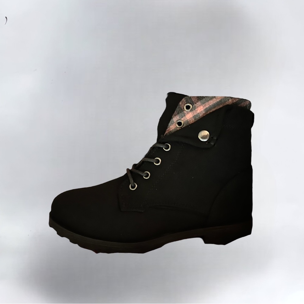 Brand new women’s suede boots